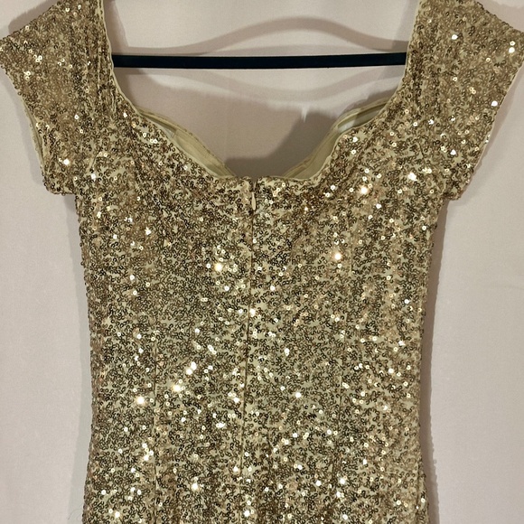 Badgley Mischka classic silloute gold gown - Picture 6 of 10